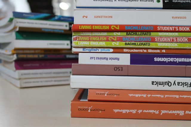 ahorra dinero encuentra libros de texto de segunda mano en madrid