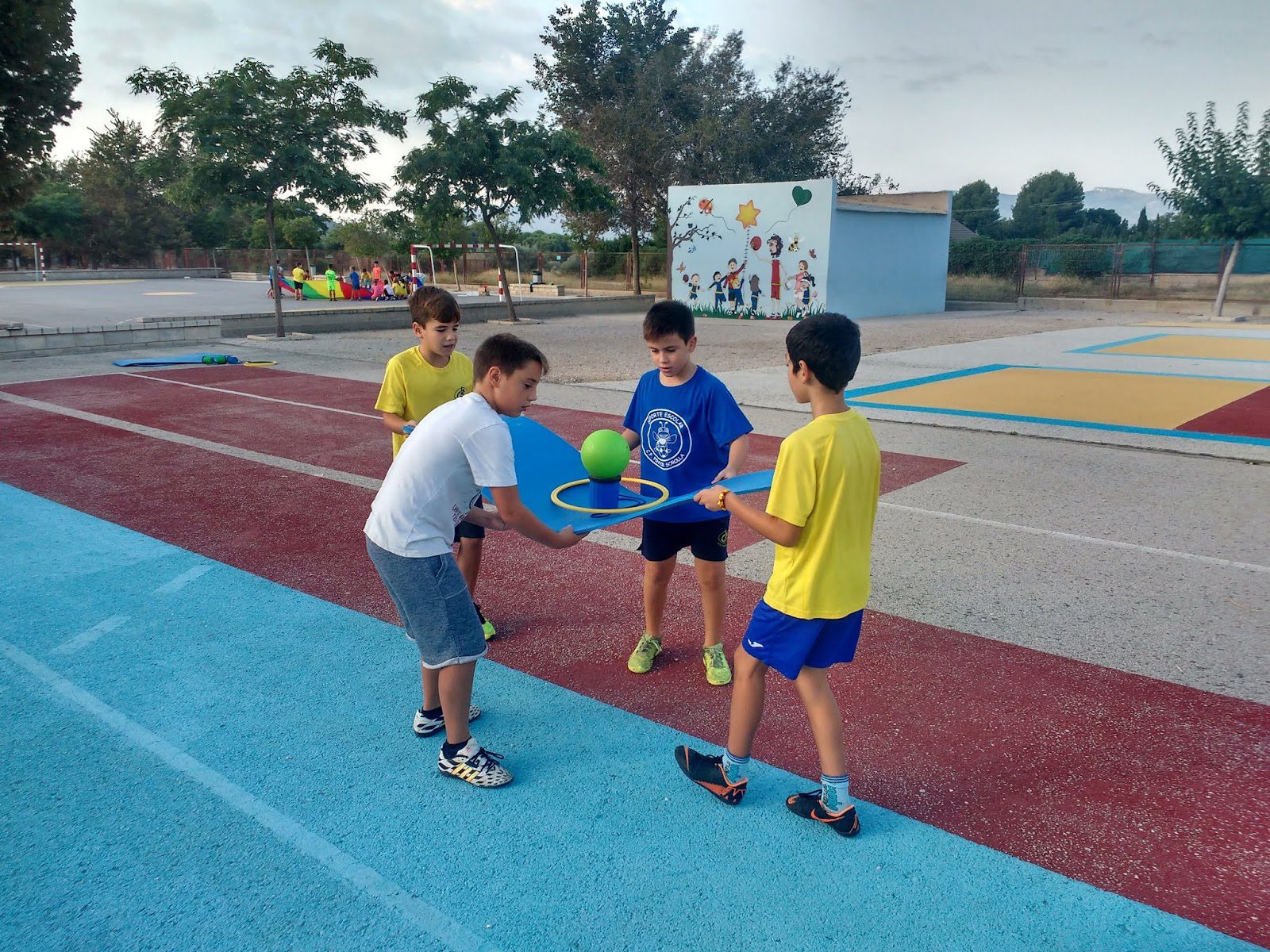 aprende y colabora con juegos cooperativos en educacion fisica