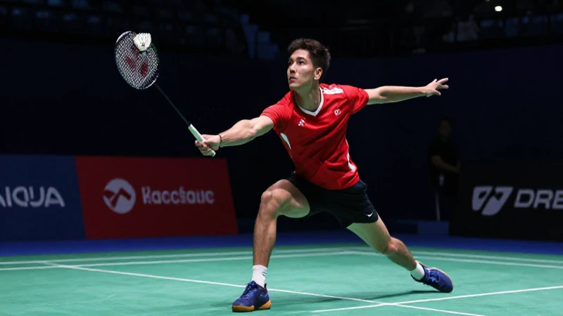 Jugador de bádminton dinámico en pleno salto