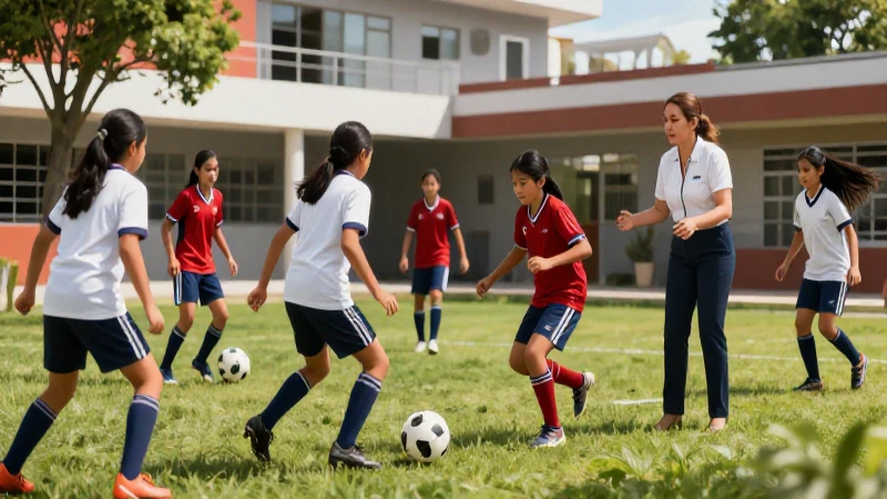 Estudiantes y maestra practican fútbol en la Nueva Escuela Mexicana