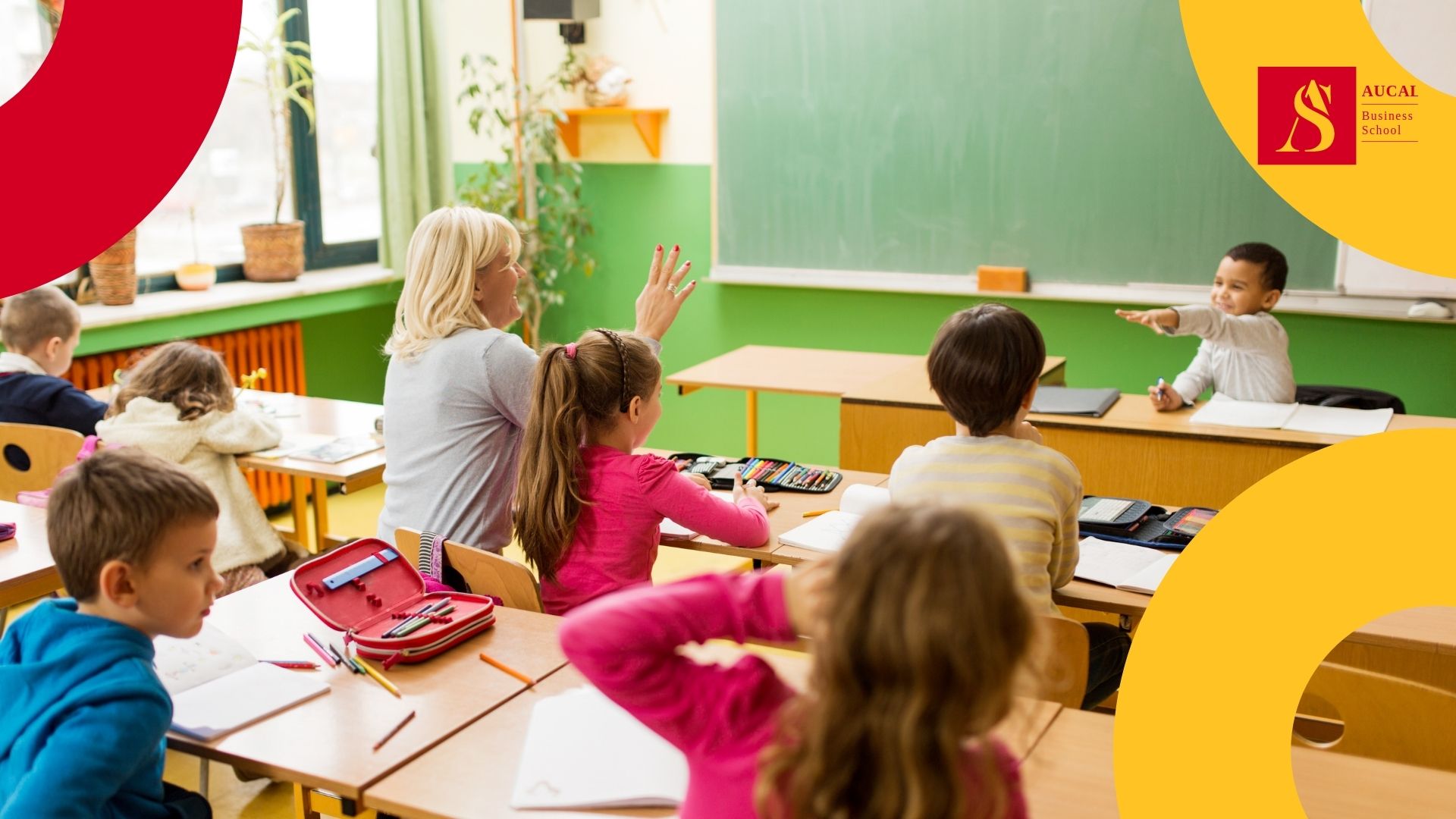 el apoyo del gobierno para el desarrollo docente y recursos educativos