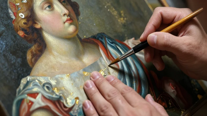 El arte: Definición, conceptos y disciplinas esenciales 5 Restauración experta de un fragmento pictórico antiguo
