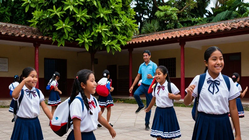 Conoce la escuela mexicana y sus escenarios impresionantes 4 Estudiantes sonrientes en un vibrante patio escolar