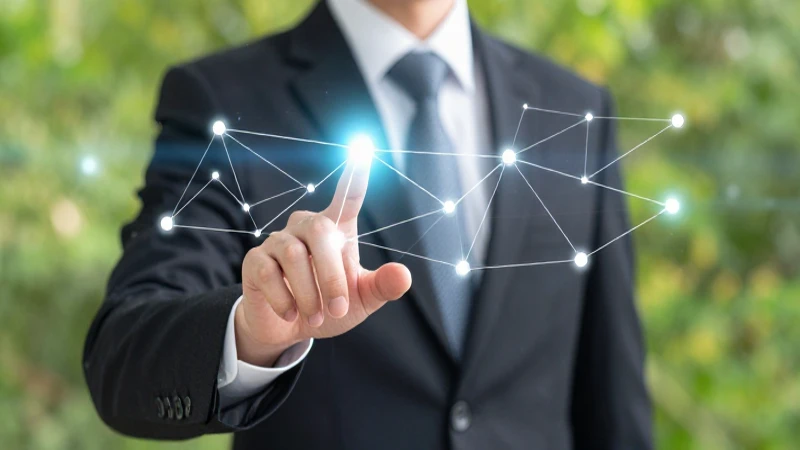 Estrategia: Concepto, Tipos, Ejemplos y Competitividad 7 Profesional elegante interactúa con datos dinámicos