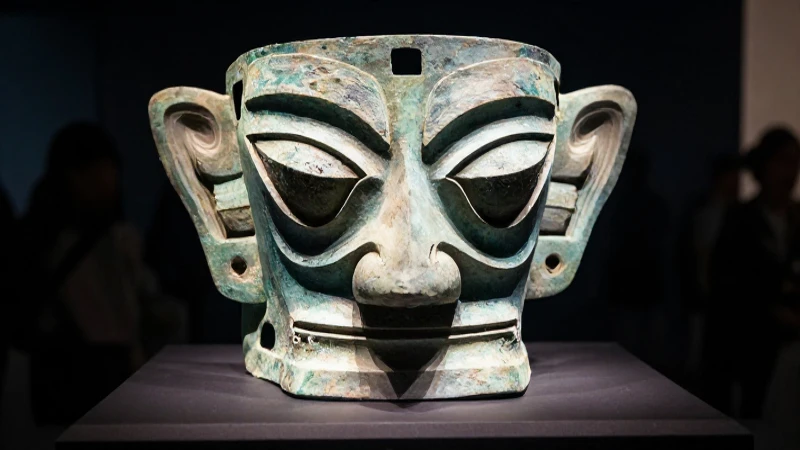 Exequias: definición, características y concepto clave 8 Máscara de bronce triste, arte dramático e intenso