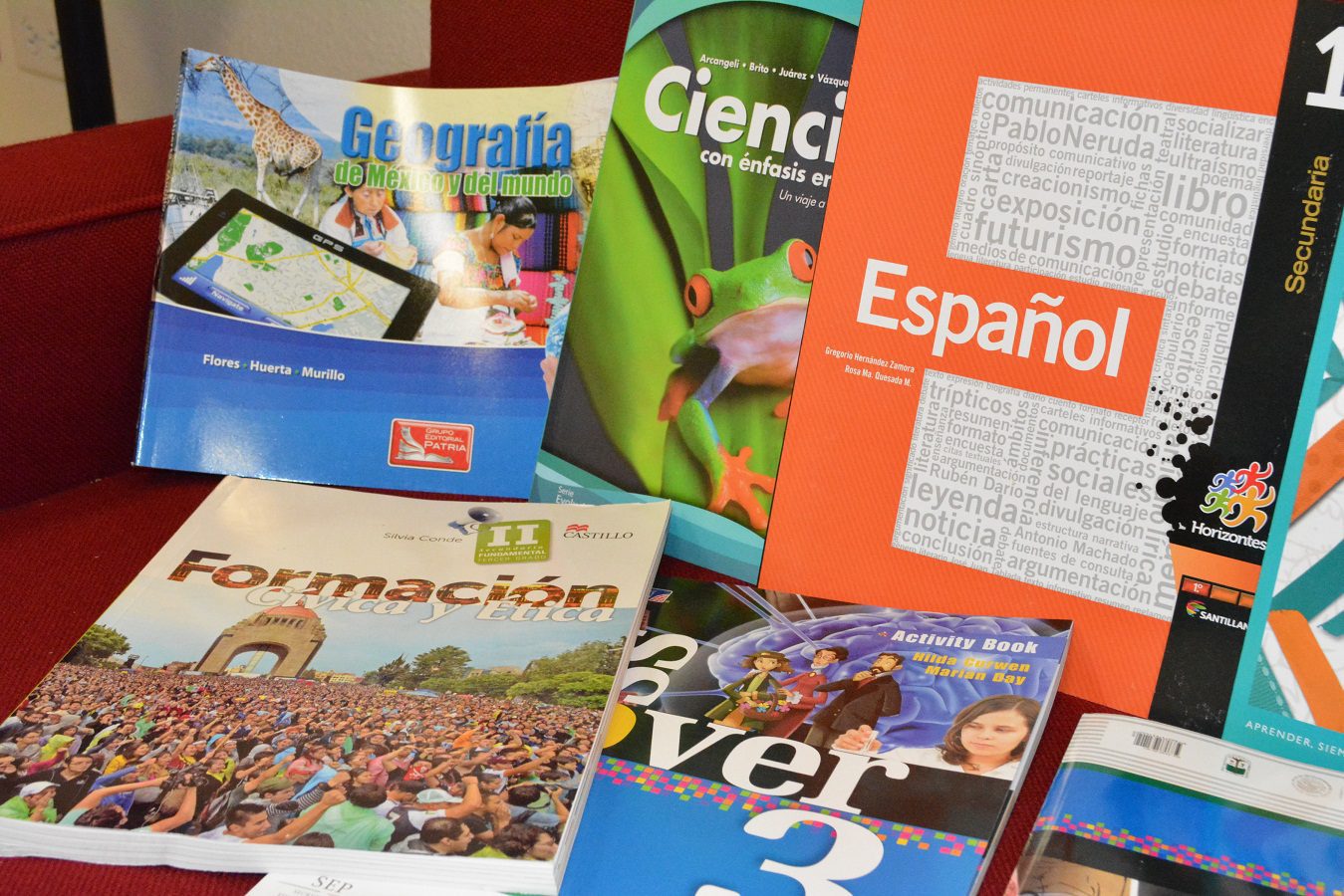 garantiza la entrega de tus libros de secundaria para el proximo ano escolar