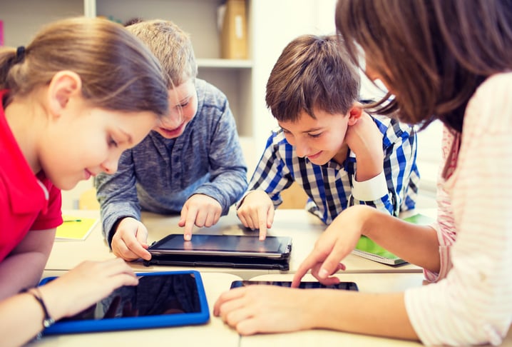 guia completa desafios y obstaculos al usar tecnologia en el aula