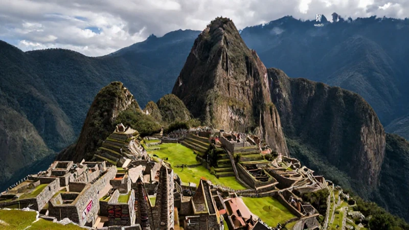 Arquitectura inca y Andes en un arte realista