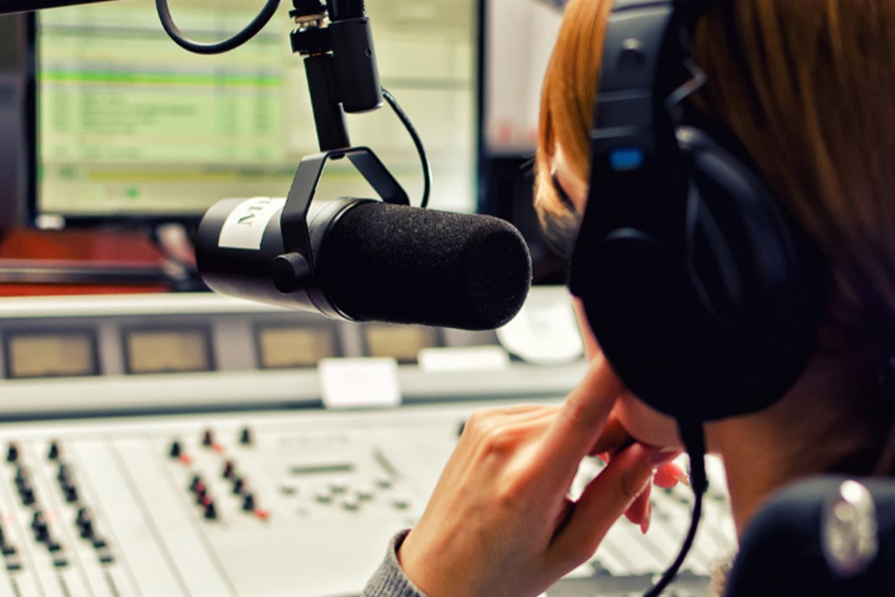 La función esencial de la radio: su importancia en la sociedad 2 la funcion esencial de la radio su importancia en la sociedad