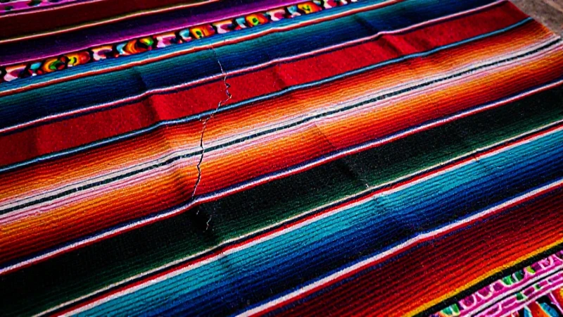 Textil tradicional mexicano con estilo digital cinemático
