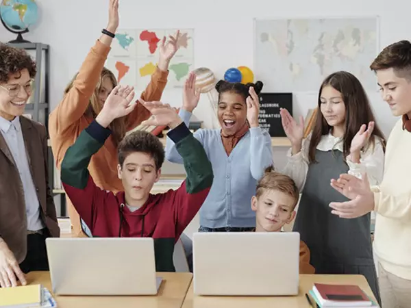 mejores estrategias de seguridad y responsabilidad tecnologica en las aulas