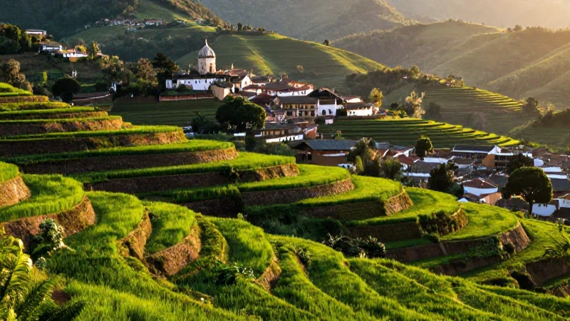 Paisaje rural mexicano vibrante al atardecer