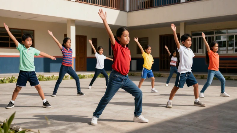 Niños mexicanos estiran en patio soleado moderno
