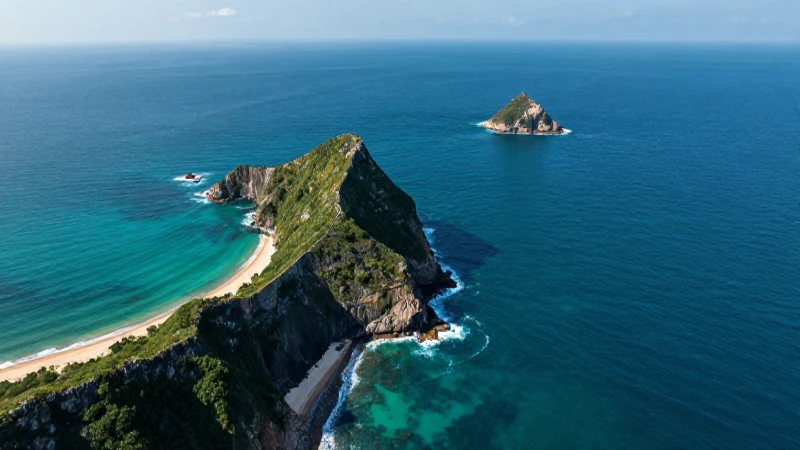 Península vibrante e isla en mar turquesa