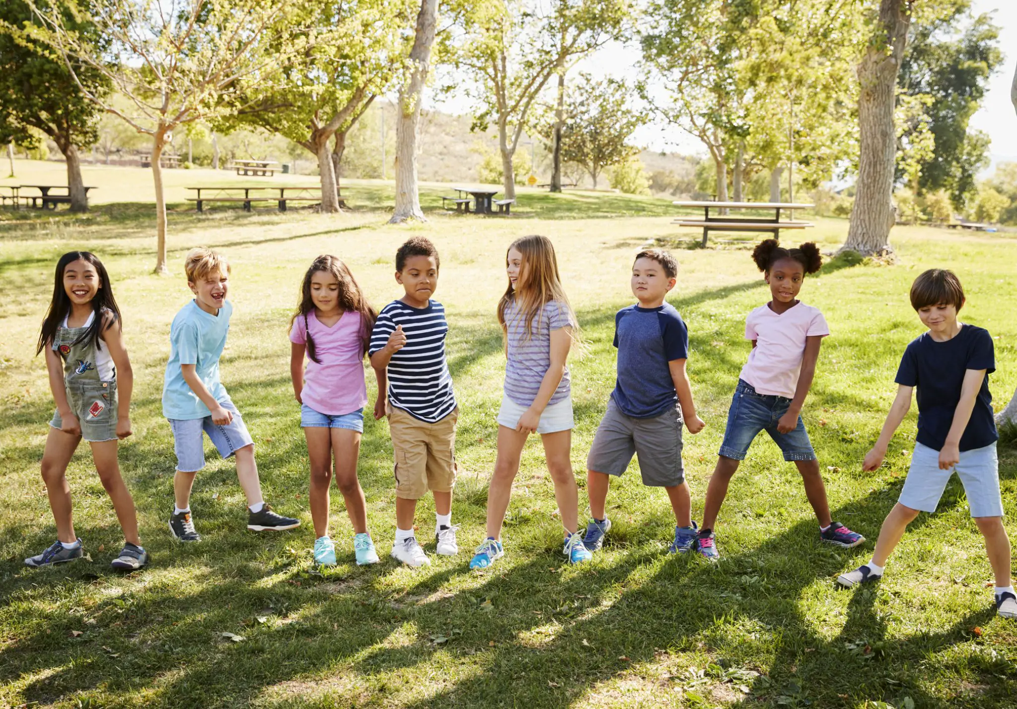 potencia tus habilidades sociales y emocionales con actividades al aire libre en educacion fisica