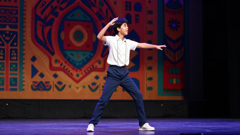 Estudiante apasionado en escenario mexicano dramático