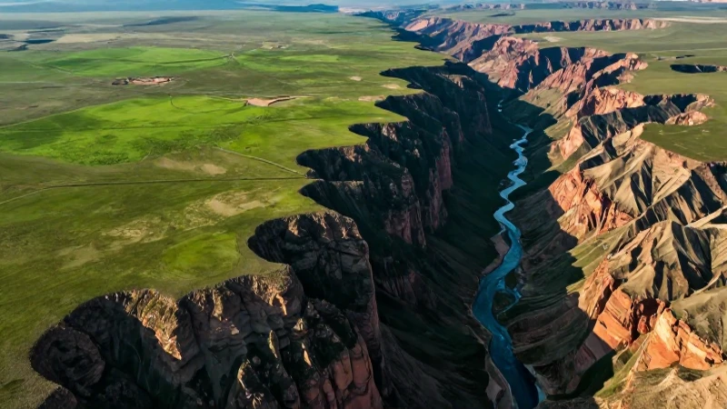 Qué es la llanura: definición, clasificación y ejemplos 6 Vistas aéreas dramáticas contrastan un paisaje diverso y vibrante