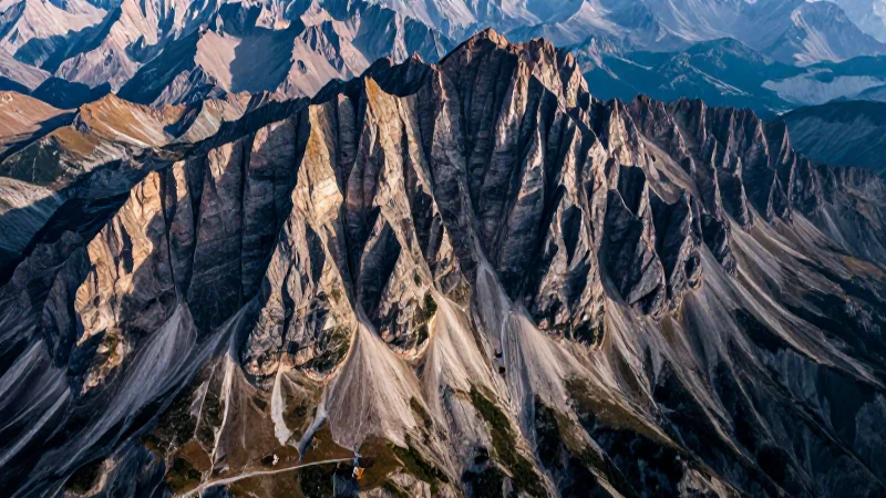 Montañas europeas gigantes, dramáticas y detalladas