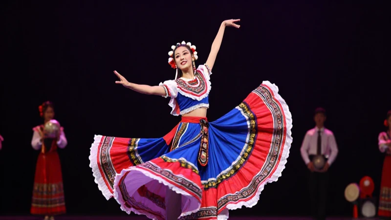 Bailarina folclórica vibrante en una escena dinámica