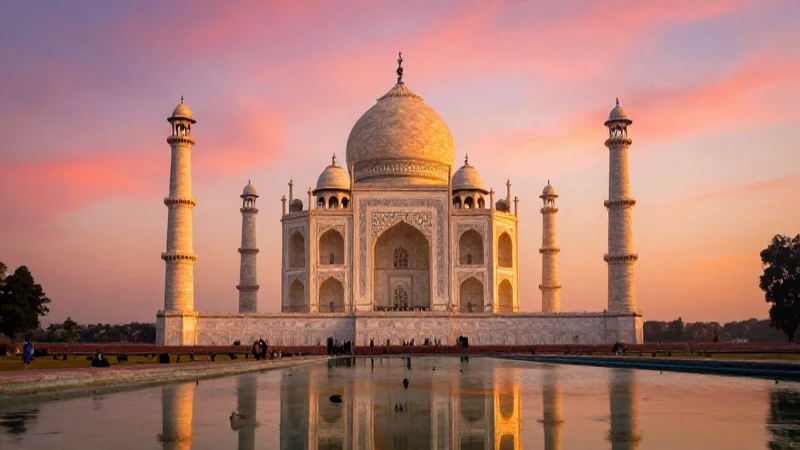 Qué sabes sobre la ubicación y características del Taj Mahal 8 Amanecer dorado sobre el Taj Mahal